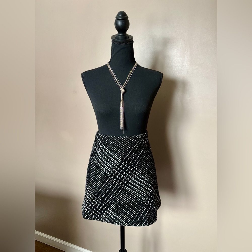 CYNTHIA STEFFE preppy black & white plaid tweed mini skirt textured knit 8 EUC